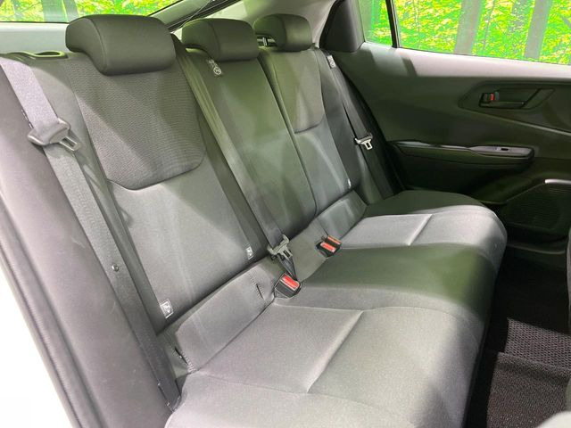 後部座席も気になるようなキズ・汚れやへたり等、大きなダメージはなく、良好な状態です。