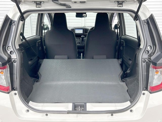 後席を格納すると、これだけの広さが!シーンに合わせたシートアレンジで、大きな荷物も積むことが出来ます♪