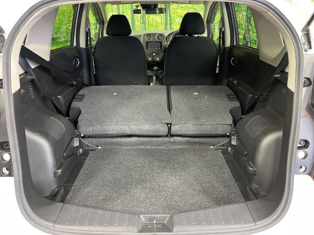 ���i�̂���������ʋ΁A���}���ɏ\���ȉ׎��X�y�[�X���m�ۂ��Ă���܂��B�Z�J���h�V�[�g��|���ƁA�傫�ȉו��̐ύڂ��\�ł���