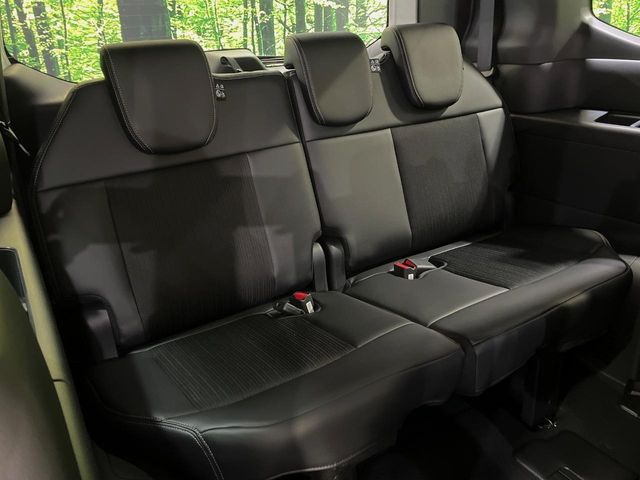3列目シートはもちろん状態良好☆大人でもゆったりと座って頂けますので、大人数でのお出かけもラクラクです♪ご家族で、気の知れた仲間で、ドライブに行くのが楽しみですね♪