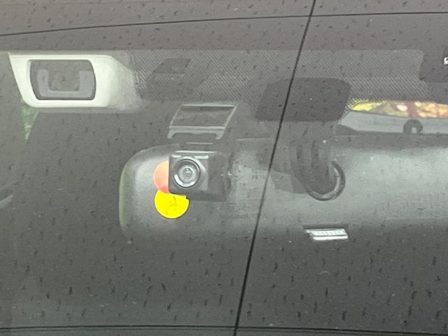 【ドライブレコーダー】安心・安全なカーライフに必須のドライブレコーダーを装備!走行中はもちろん、あおり運転や事故に遭遇した際の状況も映像で記録し、万一のリスクに備えます。