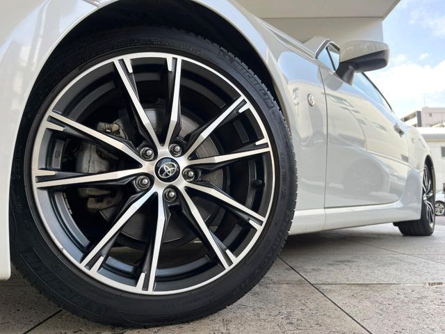 �y����17�C���`�A���~�z�C�[���z�O�ςɃ}�b�`���������A���~�z�C�[���𑕒����Ă���܂��B�e��ЊO�A���~�z�C�[����A�X�^�b�h���X�^�C�����戵�����Ă���܂��B���񂲑��k����������