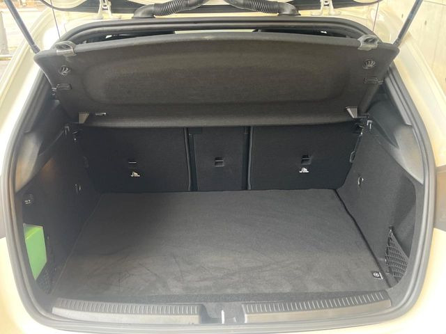 ●トランクルーム:趣味が広がる収容スペース!これだけの広さがあればお買い物やレジャーなどにも最適です!使用感も少なくきれいな状態を維持しております。