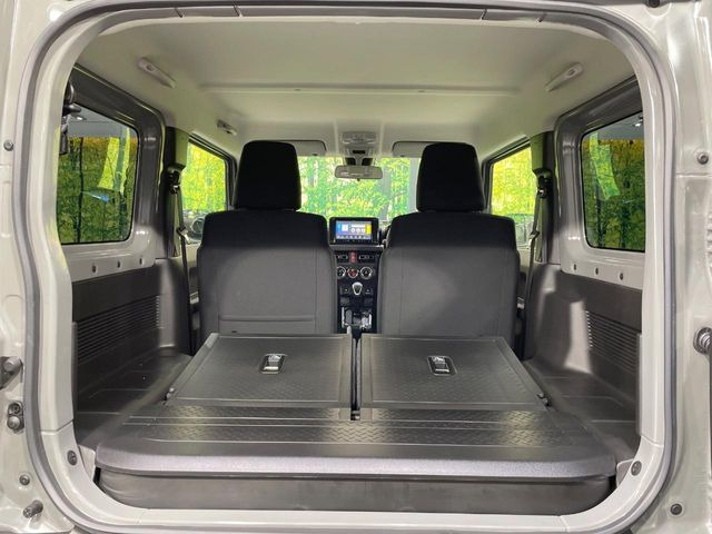 ���i�̂���������ʋ΁A���}���ɏ\���ȉ׎��X�y�[�X���m�ۂ��Ă���܂��B�Z�J���h�V�[�g��|���ƁA�傫�ȉו��̐ύڂ��\�ł���