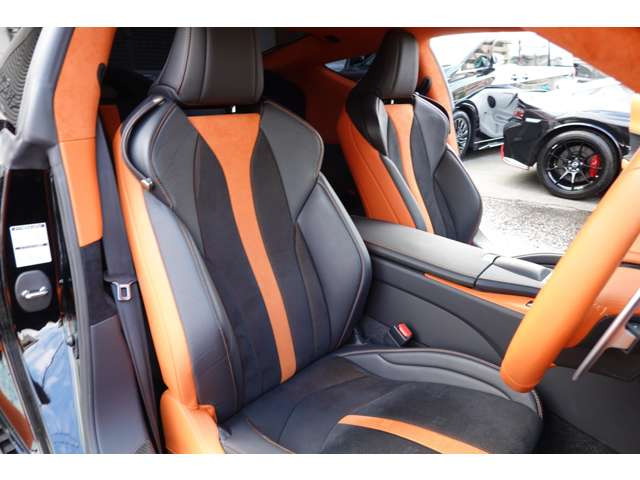 �u���b�N&�I�����A���J���^�[���n�[�t���U�[�V�[�g�E�V�[�g�x���`���[�V����(Hot&Cool)�E�������[�t���p���[�V�[�g�B