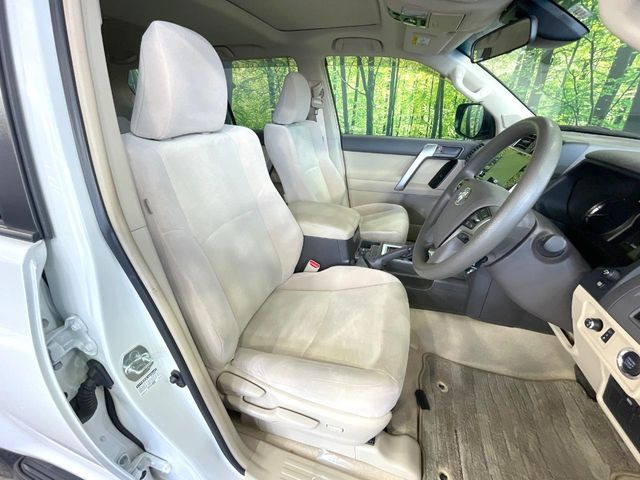 運転席シート廻りは使用感も少なく、良好な状態となっています。丁寧に使われていたことがよくわかりますね。