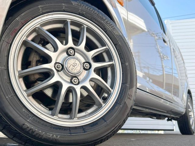 【14インチアルミホイール】外観にマッチしたアルミホイールを装着しております。各種アルミホイールや、スタッドレスタイヤも取扱いしております。是非ご相談ください♪