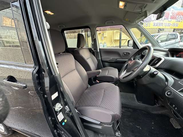 専門の業者による内装丸洗い、シートのタバコなどによるコゲ穴のリペア等(有料)も承っております。