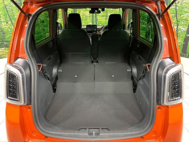 後席を格納すると、これだけの広さが!シーンに合わせたシートアレンジで、大きな荷物も積むことが出来ます♪