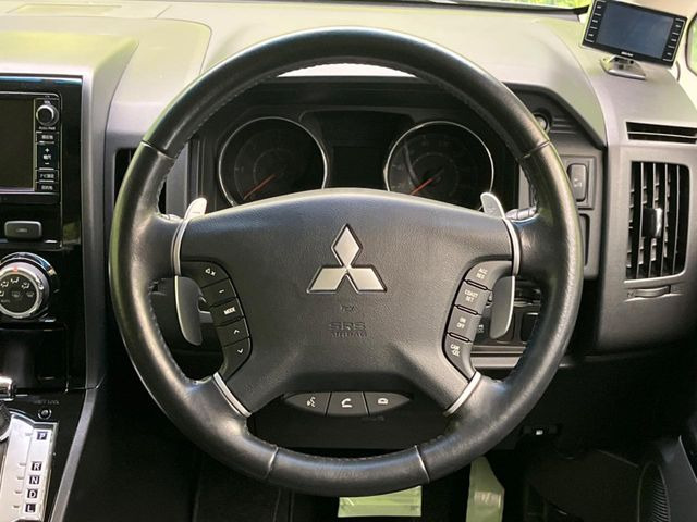 �y�����v�����X�e�A�����O�z�㎿�Ȋv���g�p���邱�ƂŁA��ɂ����������݂ƂĂ��^�]���₷���n���h���ł���