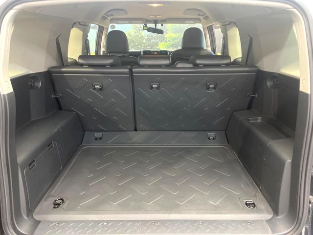 ���i�̂���������ʋ΁A���}���ɏ\���ȉ׎��X�y�[�X���m�ۂ��Ă���܂��B�Z�J���h�V�[�g��|���ƁA�傫�ȉו��̐ύڂ��\�ł���