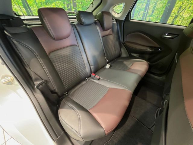 ���i���ȃI���W�i���t���A�}�b�g���I�v�V�����ɂĂ��p�ӂ��Ă���܂��B���D���ȃf�U�C����J���[�����Ԃɍ��킹�đI��ł����������Ƃ��ł��܂���