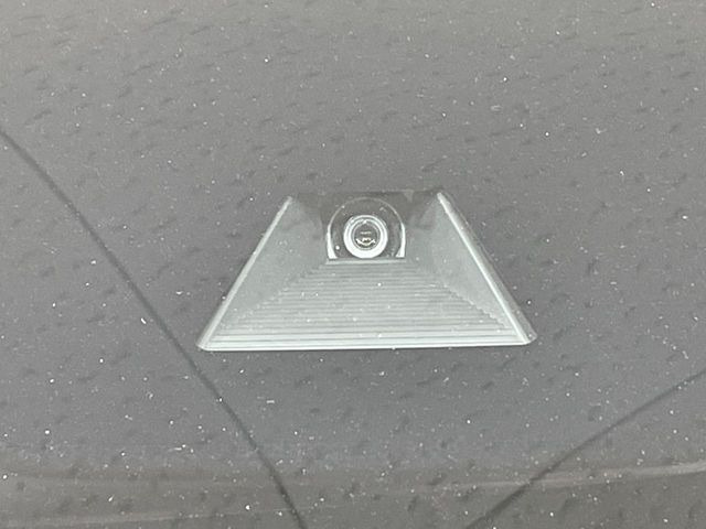 【ホンダセンシング】走行中に前方の車両等を認識し、衝突しそうな時は警報とブレーキで衝突回避と被害軽減をアシスト。より安全にドライブをお楽しみいただけます。