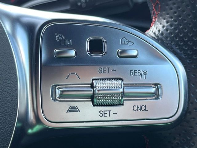 ●レーダークルーズコントロール:前の車との車間距離を一定にとりつつ、一定速度で自動走行してくれる次世代のクルーズコントロール!主に高速道路や自動車専用道路で使用する便利な機能です!