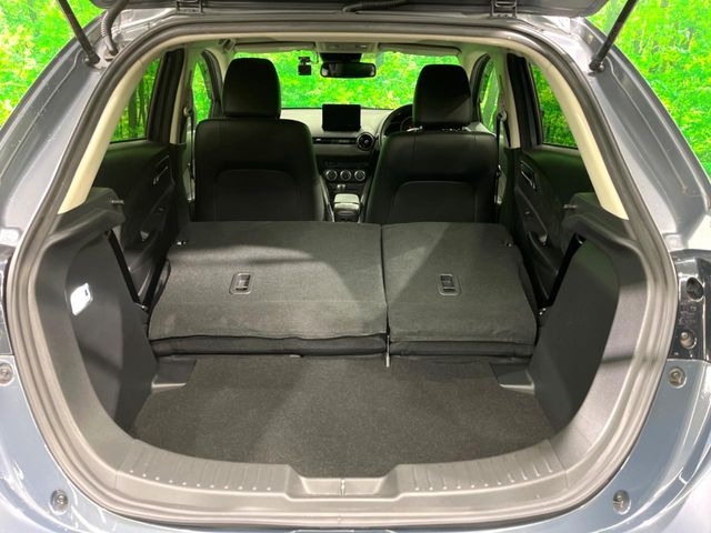 ���i�̂���������ʋ΁A���}���ɏ\���ȉ׎��X�y�[�X���m�ۂ��Ă���܂��B�Z�J���h�V�[�g��|���ƁA�傫�ȉו��̐ύڂ��\�ł���