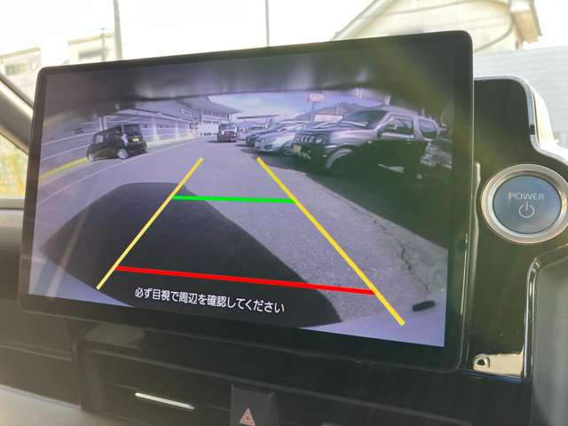 ���o�b�N�J�����������uR�v�̈ʒu�ɂ���ƁA�����I�Ɍ���̗l�q���J���[�摜(�ԕ�/����/�\�z�i�H���\���@�\�t)�ŕ\���B�o�b�N�̍ۂ̈��S�������߂܂���