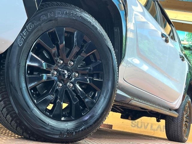 �y����18�C���`�A���~�z�C�[���z�O�ςɃ}�b�`���������A���~�z�C�[���𑕒����Ă���܂��B�e��ЊO�A���~�z�C�[����A�X�^�b�h���X�^�C�����戵�����Ă���܂��B���񂲑��k����������