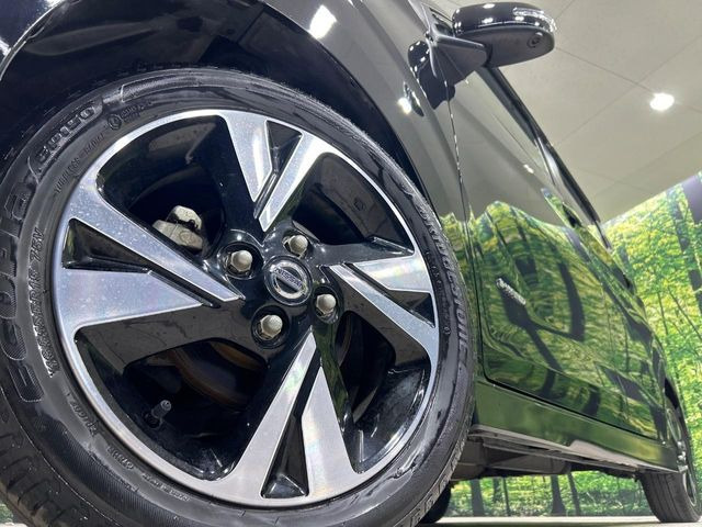 �y����15�C���`�A���~�z�C�[���z�O�ςɃ}�b�`���������A���~�z�C�[���𑕒����Ă���܂��B�e��ЊO�A���~�z�C�[����A�X�^�b�h���X�^�C�����戵�����Ă���܂��B���񂲑��k����������