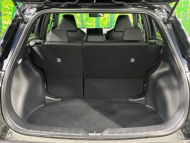 ���i�̂���������ʋ΁A���}���ɏ\���ȉ׎��X�y�[�X���m�ۂ��Ă���܂��B�Z�J���h�V�[�g��|���ƁA�傫�ȉו��̐ύڂ��\�ł���