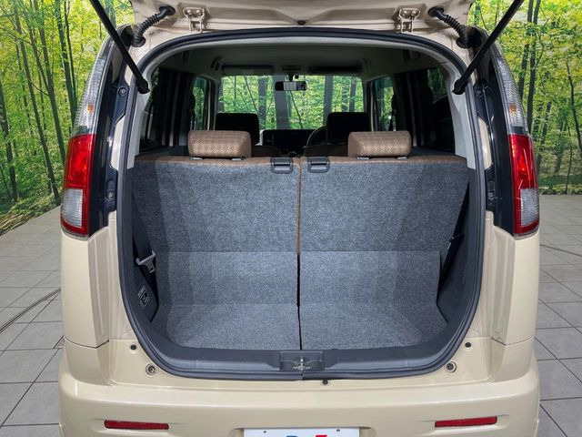 ���i�̂���������ʋ΁A���}���ɏ\���ȉ׎��X�y�[�X���m�ۂ��Ă���܂��B�Z�J���h�V�[�g��|���ƁA�傫�ȉו��̐ύڂ��\�ł���