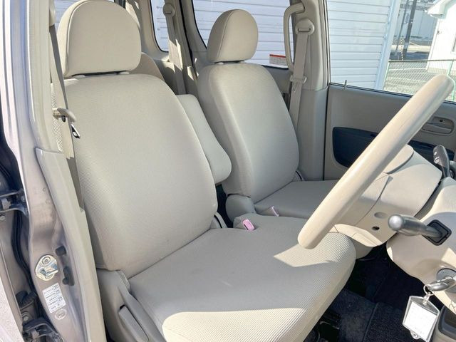 運転席シート廻りは使用感も少なく、良好な状態となっています。丁寧に使われていたことがよくわかりますね。