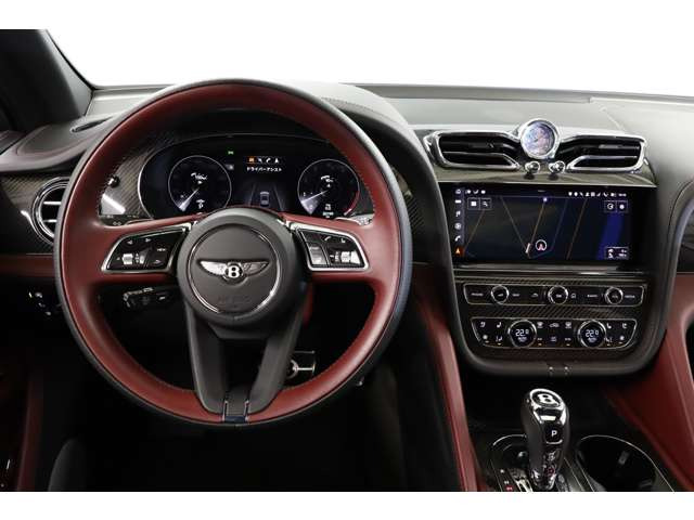 最 高級素材を贅沢に使用したインテリアが魅力のベンテイガ。上質な空間で、特別な時間を過ごしたい方に最 適な一台です。