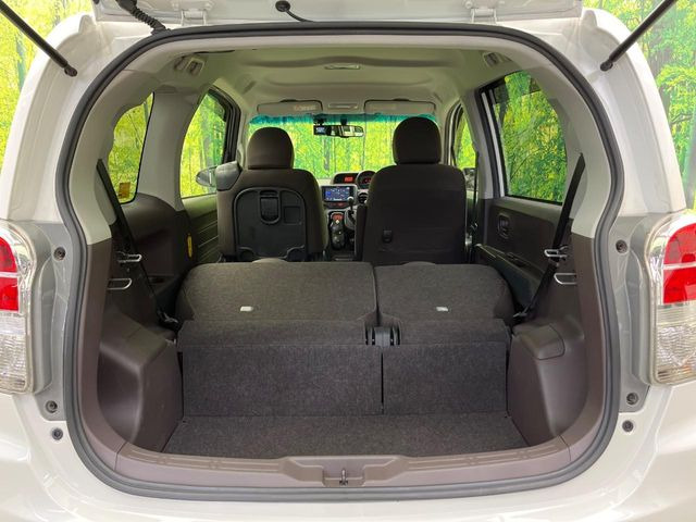 後席を格納すると、これだけの広さが!シーンに合わせたシートアレンジで、大きな荷物も積むことが出来ます♪