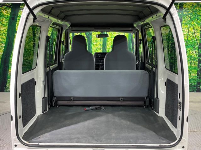 ���i�̂���������ʋ΁A���}���ɏ\���ȉ׎��X�y�[�X���m�ۂ��Ă���܂��B�Z�J���h�V�[�g��|���ƁA�傫�ȉו��̐ύڂ��\�ł���