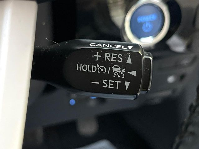 【レーダークルーズコントロール】高速道路での長距離走行が楽に!!自動で速度を保つクルーズコントロールが、衝突軽減システムと連携し、前方の車両を感知して車間を保つように速度調節してくれます!!