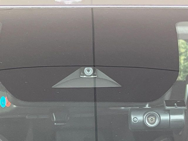 �y�C���e���W�F���g�G�}�[�W�F���V�[�u���[�L�z�t�����g�J�����őO���̎ԗ�����s�҂����m�B�Փ˂������Ȏ��͏Փ˔�Q�y���u���[�L���쓮�A�Փˉ�����T�|�[�g�B�����S�Ƀh���C�u�����y���݂��������܂��B