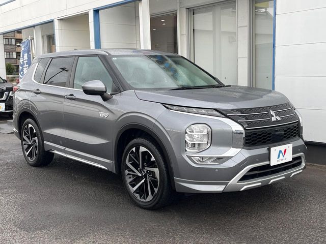 高透明度のガラス皮膜で撥水はもちろん、上質なツヤ・光沢を実現。紫外線や酸性雨から大切な愛車を保護し、色あせ・劣化を防止。「弾スプラッシュコート」、「弾プリミッサコート」からお選びいただけます。