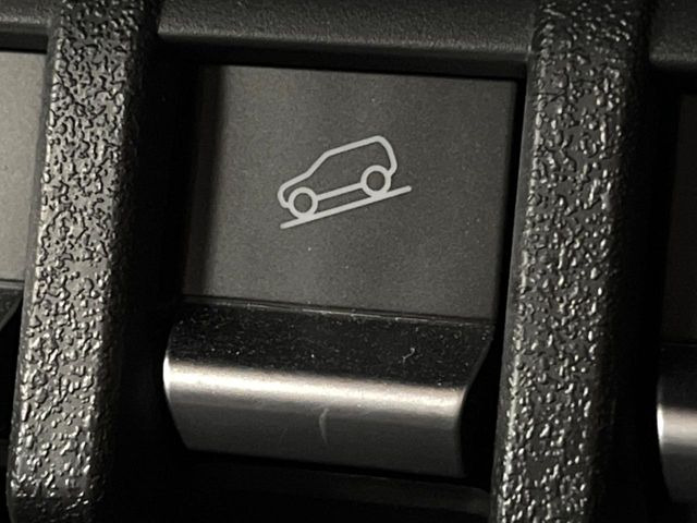 【ダウンヒルアシスト】急な坂道を下るときに自動でブレーキを制御、一定の低速度を保ちます。雪道や悪路など滑りやすい路面の下り坂でもタイヤがロックしないから安心!ハンドル操作に集中できます!