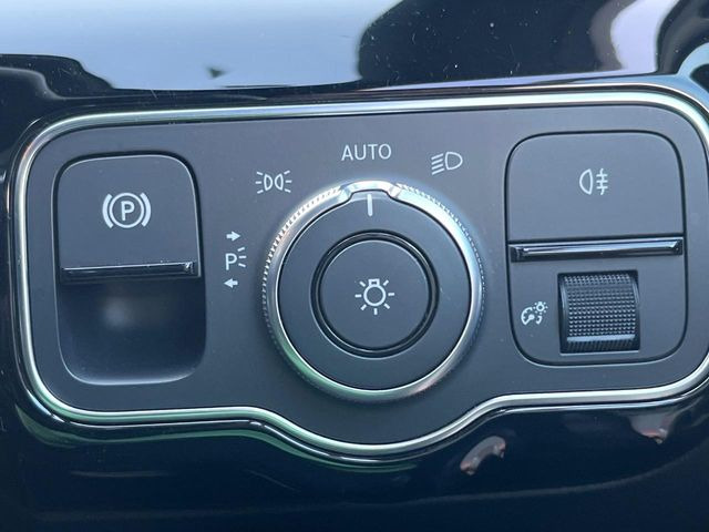 ●オートライト:よりストレスの少ないドライビングをお楽しみいただけます。あるとないとでは大きく違ってくるポイントの一つです!