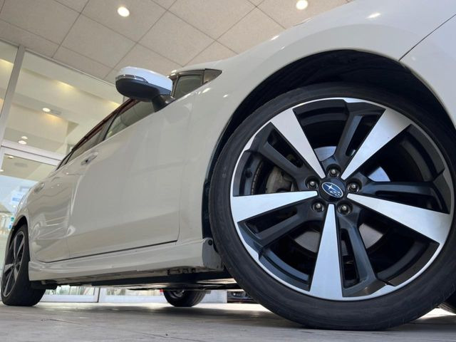 �y����18�C���`�A���~�z�C�[���z�O�ςɃ}�b�`���������A���~�z�C�[���𑕒����Ă���܂��B�e��ЊO�A���~�z�C�[����A�X�^�b�h���X�^�C�����戵�����Ă���܂��B���񂲑��k����������