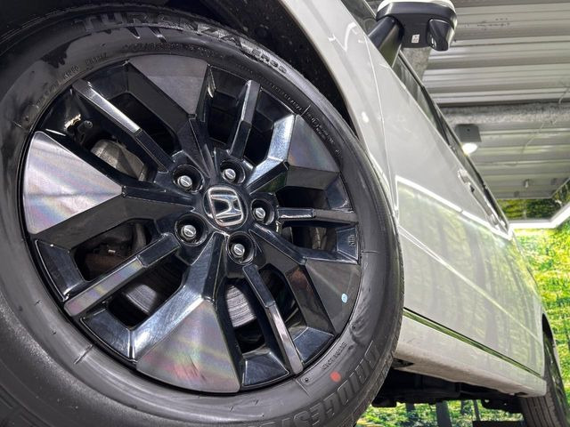 �y����16�C���`�A���~�z�C�[���z�O�ςɃ}�b�`���������A���~�z�C�[���𑕒����Ă���܂��B�e��ЊO�A���~�z�C�[����A�X�^�b�h���X�^�C�����戵�����Ă���܂��B���񂲑��k����������