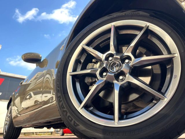 �y����16�C���`�A���~�z�C�[���z�O�ςɃ}�b�`���������A���~�z�C�[���𑕒����Ă���܂��B�e��ЊO�A���~�z�C�[����A�X�^�b�h���X�^�C�����戵�����Ă���܂��B���񂲑��k����������