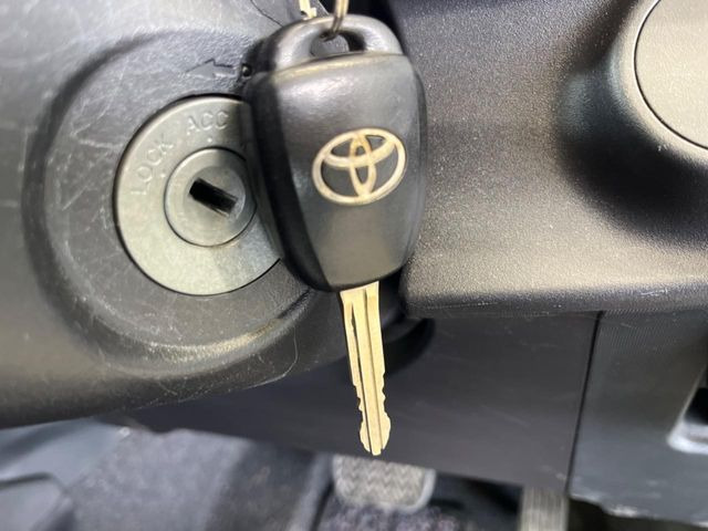 【キーレス】少し離れた場所からでもボタン一つでドアの開錠・施錠ができるのでとっても便利!ドアの鍵穴周りに傷をつけることもありません♪