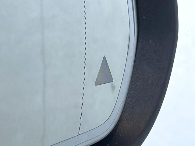 ���u���C���h�A�V�X�g�Z���T�[:���p����̎Ԃ����m���A�h���C�o�[���Ԑ��ύX���s���ۂɁA�x�����Ƌ��ɒ��ӂ𑣂��Ă������S�x���@�\�ł�!