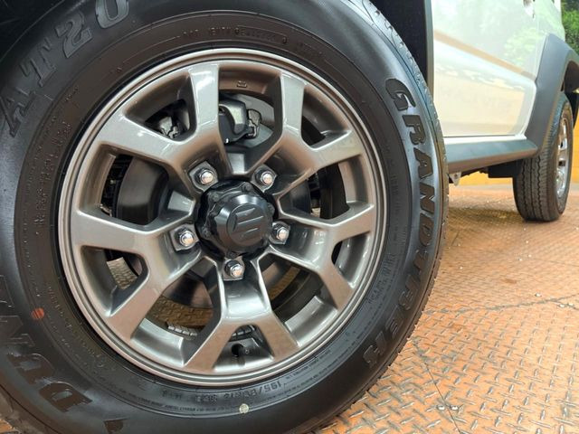 【純正15インチアルミホイール】外観にマッチした純正アルミホイールを装着しております。各種社外アルミホイールや、スタッドレスタイヤも取扱いしております。是非ご相談ください♪