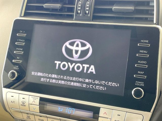 【メーカー純正ナビ】インテリアに溶け込むスタイリッシュな「専用設計」メーカーナビを装備♪視認性や操作性など基本性能にも優れ、より上質なカーライフをお楽しみいただけます。