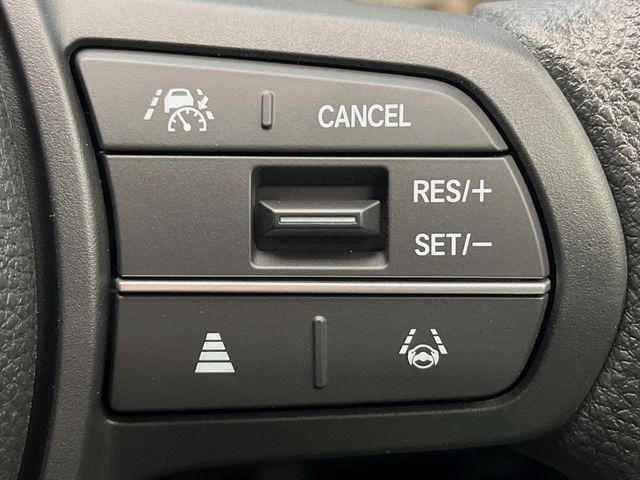 【アダプティブクルーズコントロール】高速道路での長距離走行が楽に!!自動で速度を保つクルーズコントロールが、衝突軽減システムと連携し、前方の車両を感知して車間を保つように速度調節してくれます!!