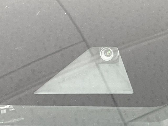 �y�G�}�[�W�F���V�[�u���[�L�z���s���ɑO���̎ԗ�����F�����A�Փ˂������Ȏ��͌x��ƃu���[�L�ŏՓˉ���Ɣ�Q�y�����A�V�X�g�B�����S�Ƀh���C�u�����y���݂��������܂��B