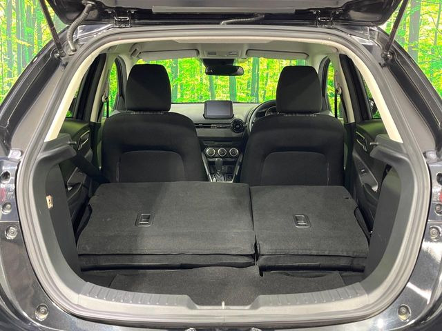 ���i�̂���������ʋ΁A���}���ɏ\���ȉ׎��X�y�[�X���m�ۂ��Ă���܂��B�Z�J���h�V�[�g��|���ƁA�傫�ȉו��̐ύڂ��\�ł���