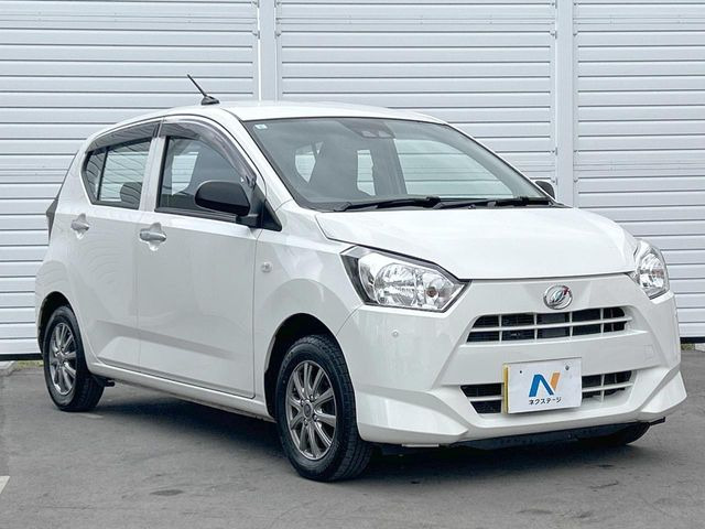 高透明度のガラス皮膜で撥水はもちろん、上質なツヤ・光沢を実現。紫外線や酸性雨から大切な愛車を保護し、色あせ・劣化を防止。「弾スプラッシュコート」、「弾プリミッサコート」からお選びいただけます。