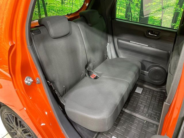 後部座席も気になるようなキズ・汚れやへたり等、大きなダメージはなく、良好な状態です。