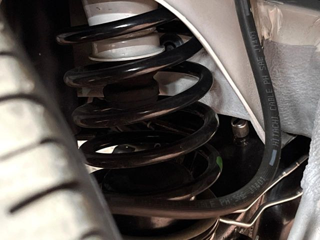 お車を安心してお乗りいただく為には、足回りの定期点検が欠かせません。サービスサポート(有償保証)では無料点検もご提供しており、安心のカーライフをお過ごしいただけるサポート体制が整っています。