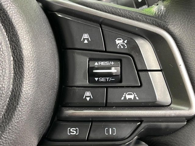 【全車速追従機能付クルーズコントロール】高速道路での長距離走行が楽に!!自動で速度を保つクルーズコントロールが、衝突軽減システムと連携し、前方の車両を感知して車間を保つように速度調節してくれます!!