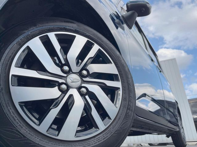 �y�����A���~�z�C�[���z�O�ςɃ}�b�`���������A���~�z�C�[���𑕒����Ă���܂��B�e��ЊO�A���~�z�C�[����A�X�^�b�h���X�^�C�����戵�����Ă���܂��B���񂲑��k����������