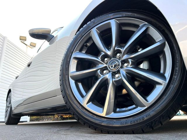 �y����18�C���`�A���~�z�C�[���z�O�ςɃ}�b�`���������A���~�z�C�[���𑕒����Ă���܂��B�e��ЊO�A���~�z�C�[����A�X�^�b�h���X�^�C�����戵�����Ă���܂��B���񂲑��k����������