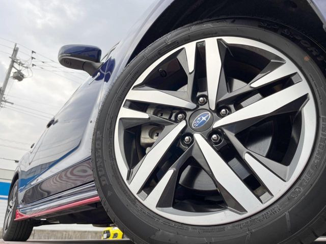 【純正17インチアルミホイール】外観にマッチした純正アルミホイールを装着しております。各種社外アルミホイールや、スタッドレスタイヤも取扱いしております。是非ご相談ください♪
